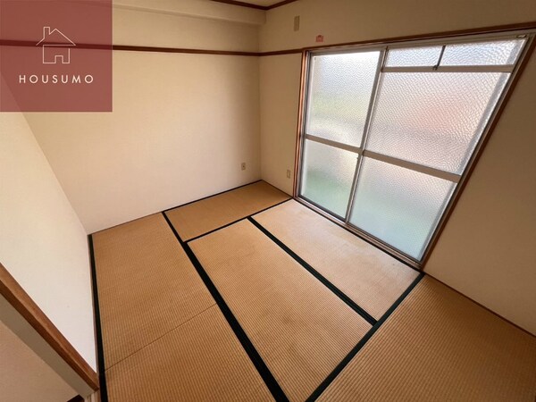 寝室(落ち着いて過ごせるお部屋なので、寝室にいかがでしょうか)