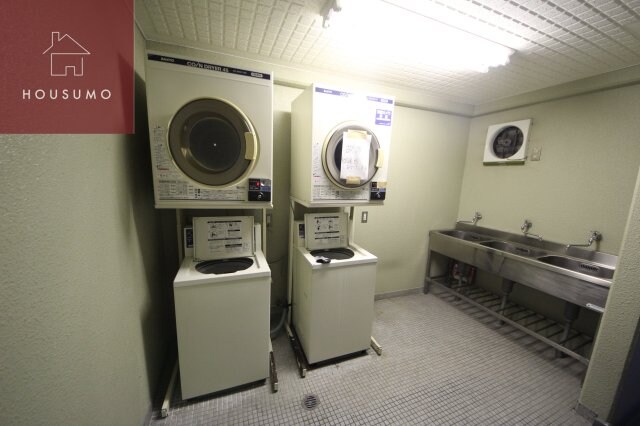 物件内観写真14　(1Fにコインランドリーあり)