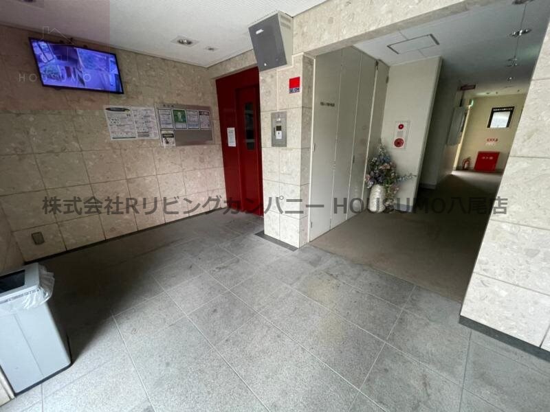 物件外観写真2　(駐車場があるので、車を買う予定の方も安心です)