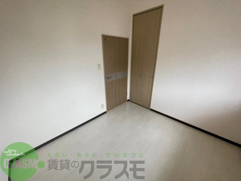 物件内観写真25　(明るい洋室です)