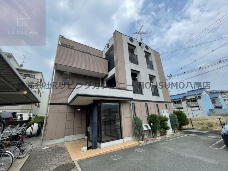 物件外観写真1　(落ち着いた雰囲気の外観です)