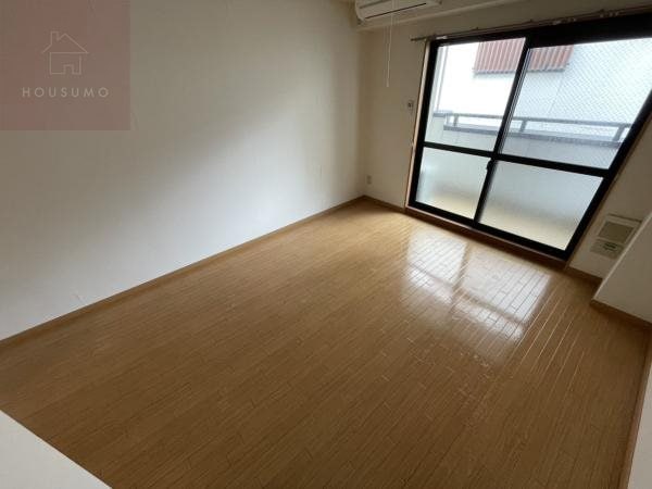 物件内観写真4　(ゆったりとしたリビングです)