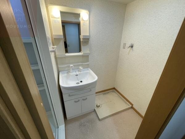 物件内観写真19　(広い洗面スペース)