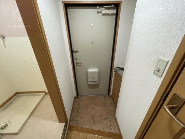 物件内観写真29　(ゆったりとした玄関です)