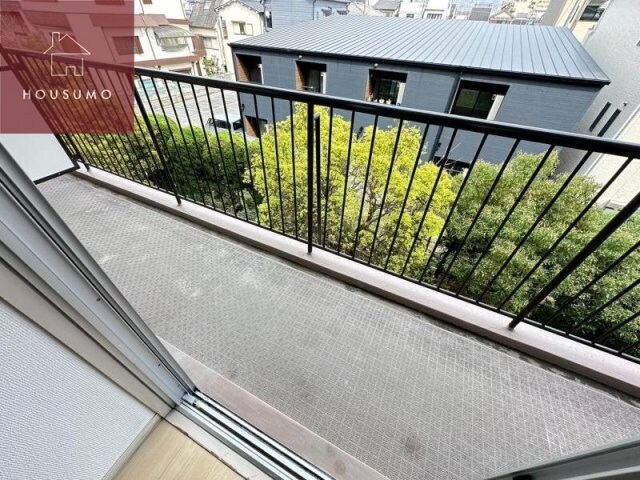 物件内観写真12　(バルコニーからの眺めを楽しみながら食事をしませんか)