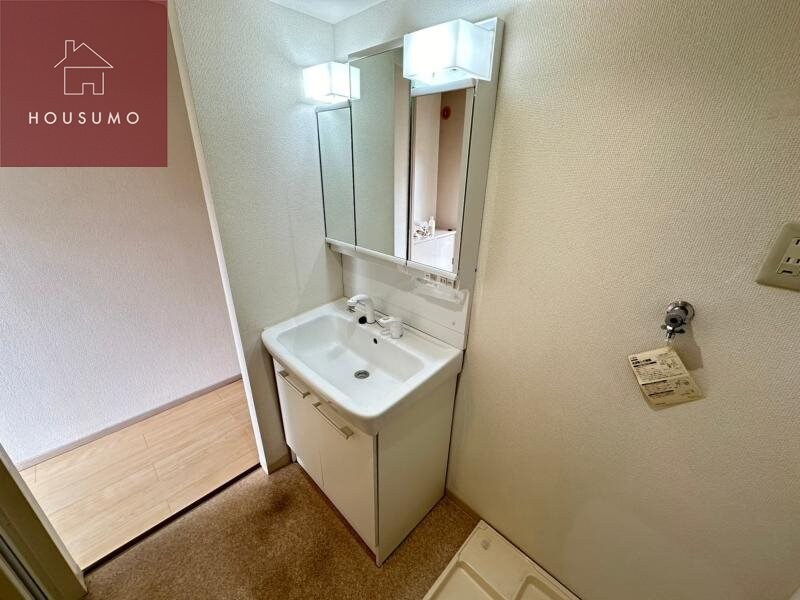 物件内観写真19　(使いやすい独立洗面台です)