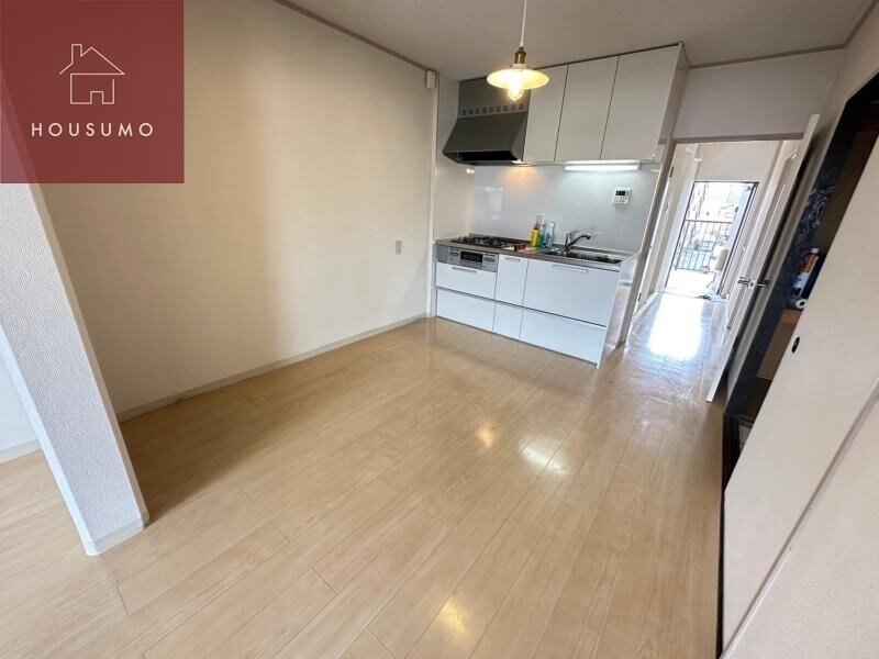 物件内観写真21　(こちらのリビングで趣味の時間をお楽しみください)