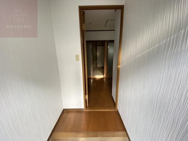 物件内観写真9　(ゆったりとした玄関です)