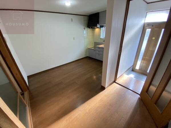 物件内観写真16　(ゆったりとしたリビングです)