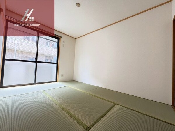 和室(和室、ちょっとしたくつろぎスペースにいかがでしょうか)