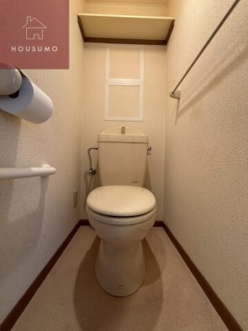 物件内観写真10　(落ち着いた色調のトイレです)