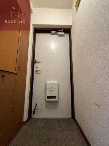 物件内観写真12　(明るい玄関です)