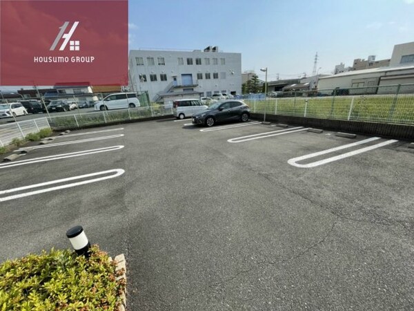 駐車場(駐車場に車を止められます)