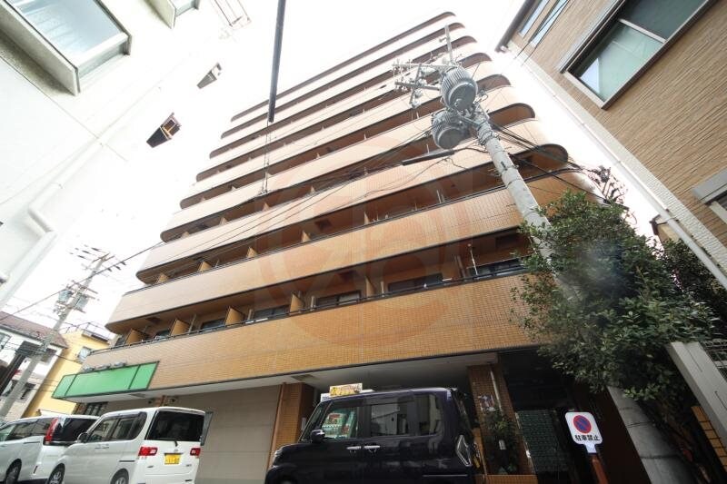 物件外観写真1　(外観は落ち着いています)