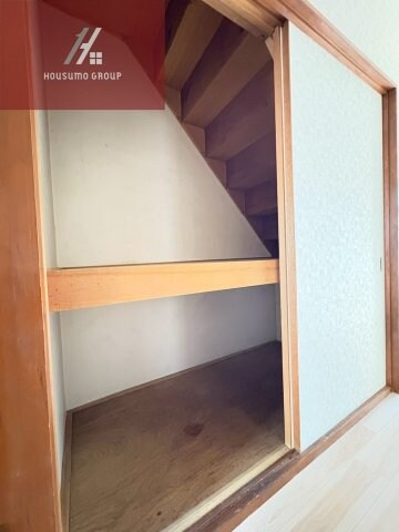 物件内観写真11　(収納豊富です)