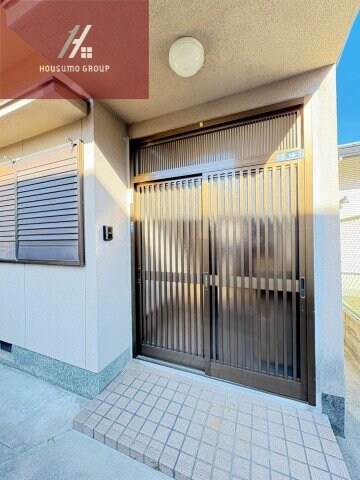 物件内観写真27　(収納もある玄関です)