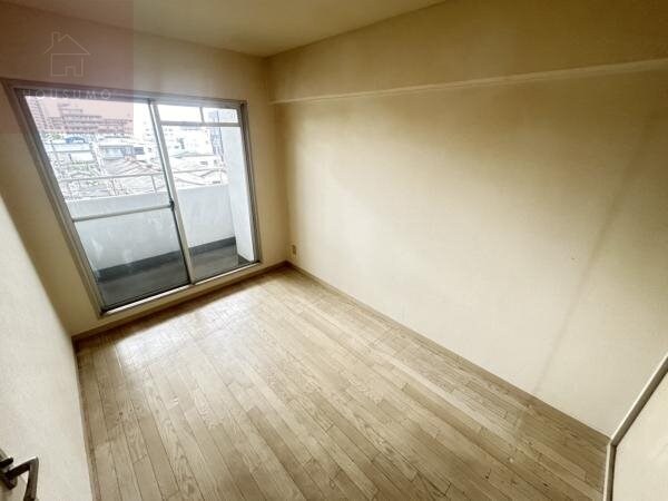 物件内観写真8　(使い勝手のいい寝室です)