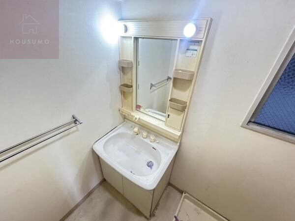 物件内観写真12　(独立洗面台です)