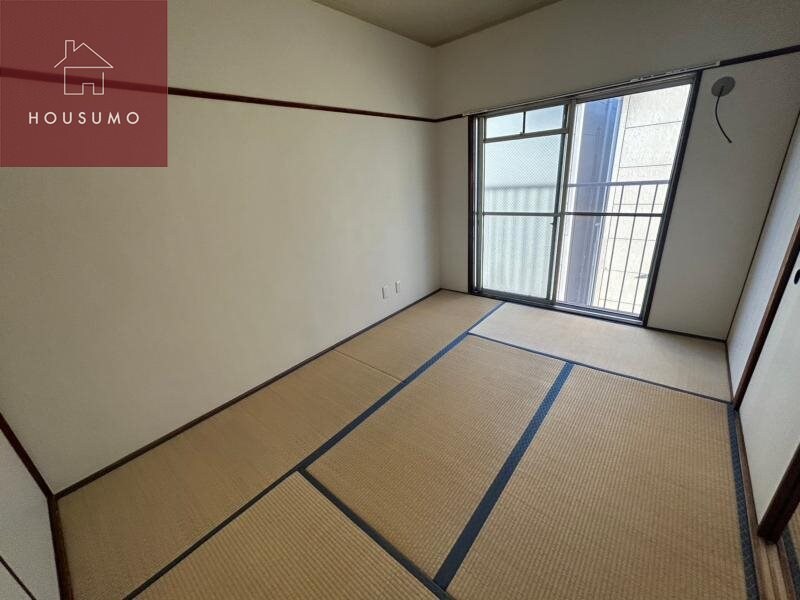 物件内観写真8　(開放的な寝室です)