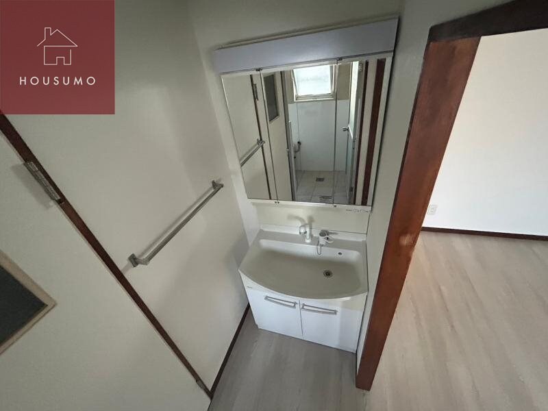 物件内観写真19　(独立洗面台、朝の身支度には欠かせません)