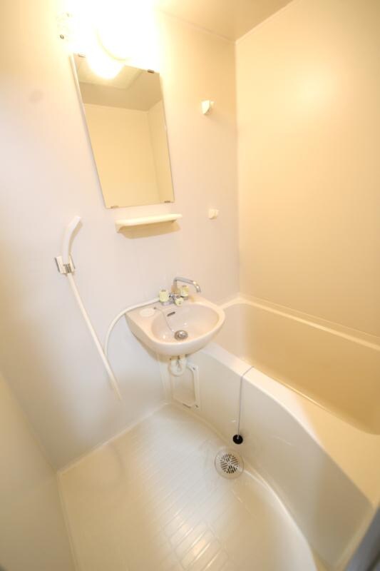 物件内観写真5　(きれいなお風呂です)