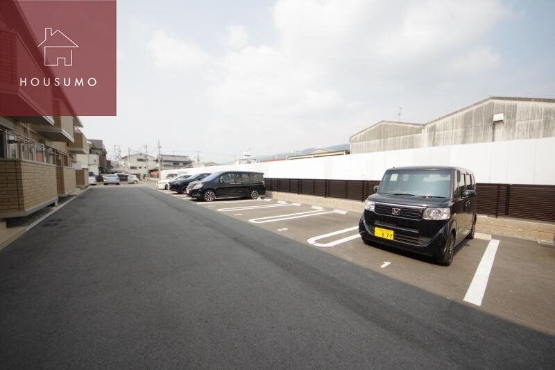 物件外観写真2　(駐車場完備です)