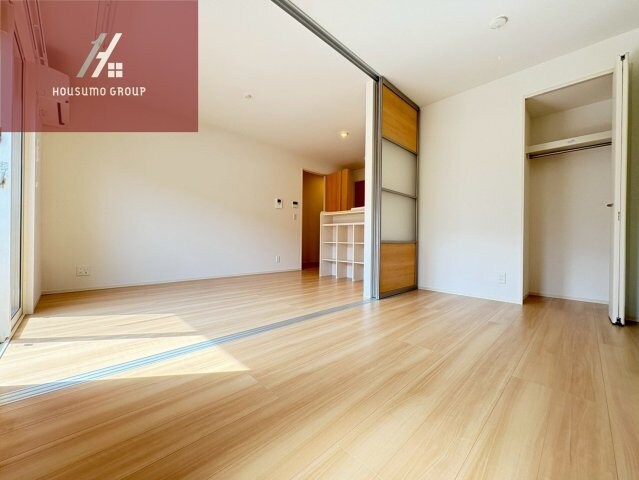 物件内観写真5　(おしゃれなリビングです)