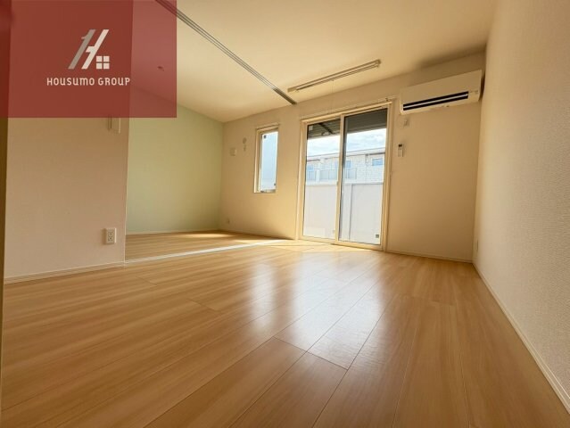 物件内観写真16　(おしゃれな居間です)