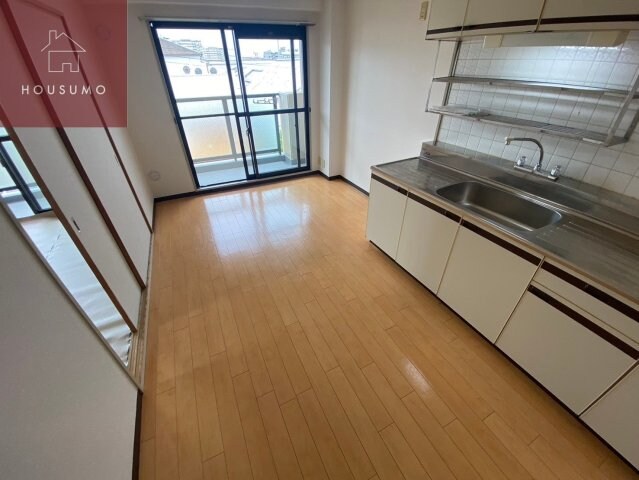 物件内観写真16　(ゆったりとした居間です)