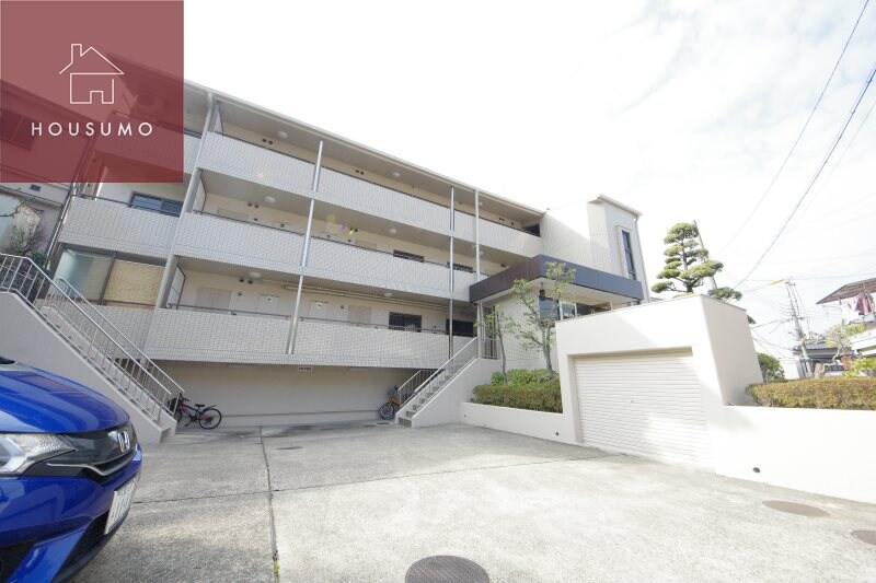 物件外観写真5　(外観は落ち着いています)