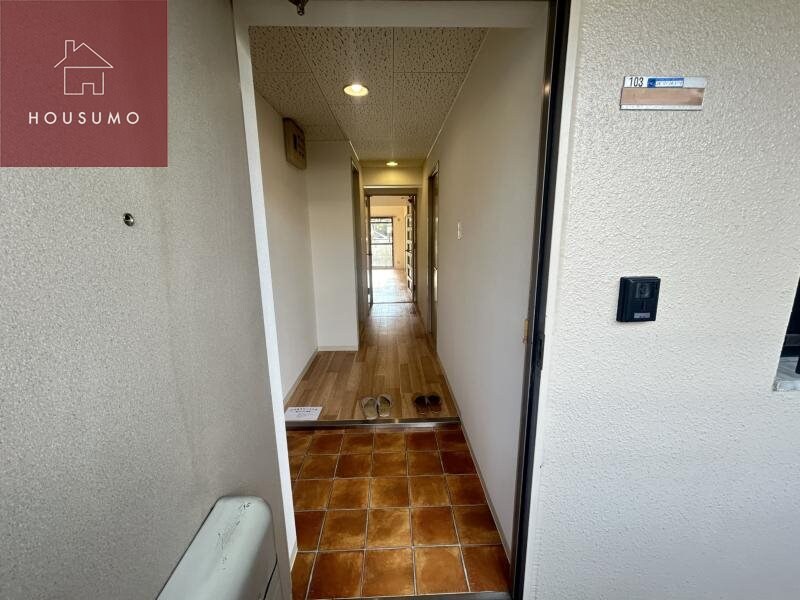 物件内観写真11　(収納もある玄関です)