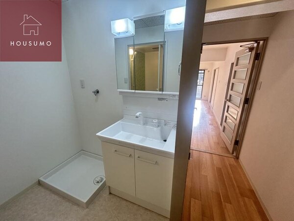 洗面・脱衣所(明るい洗面所です)