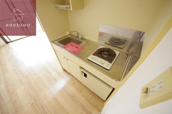 キッチン(コンパクトなキッチンで掃除もラクラク)