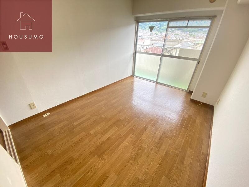 物件内観写真22　(落ち着いた色調の洋室です)