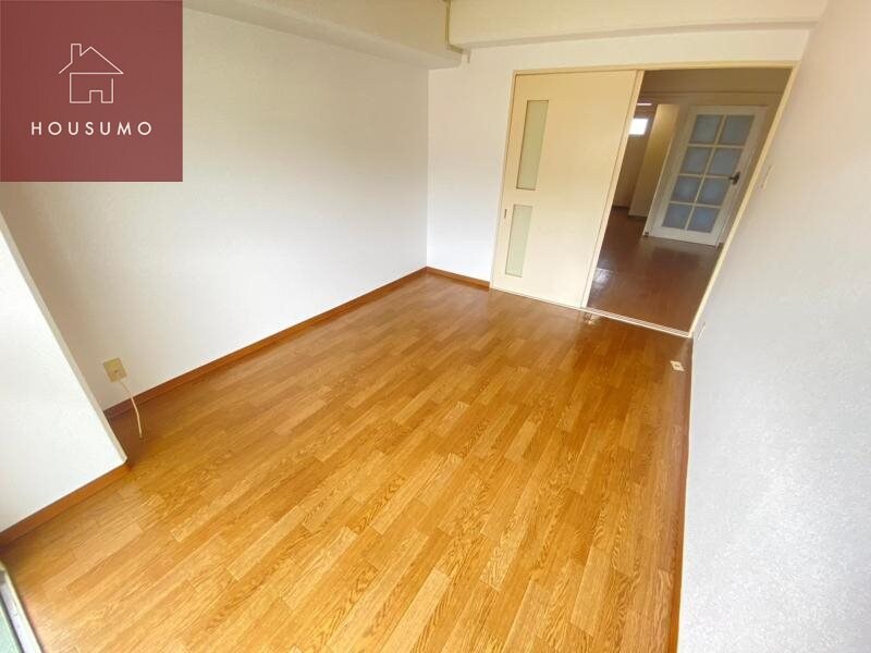 物件内観写真24　(落ち着いた色調の洋室です)