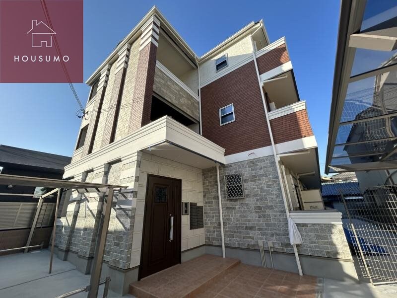 物件外観写真1　(落ち着いた雰囲気の外観です)