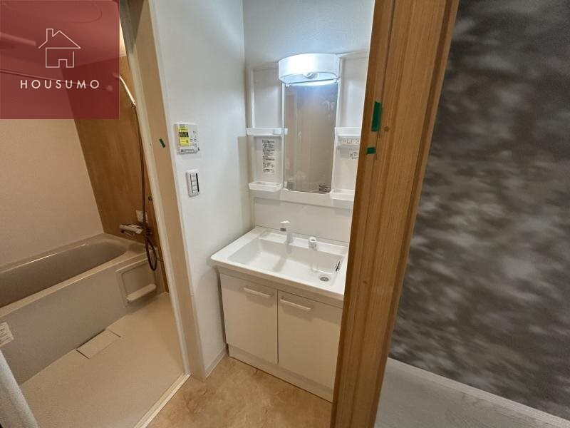 物件内観写真19　(使いやすい独立洗面台です)