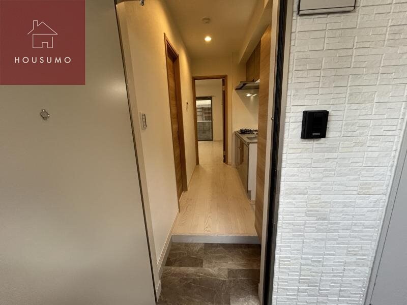 物件内観写真28　(明るい玄関です)