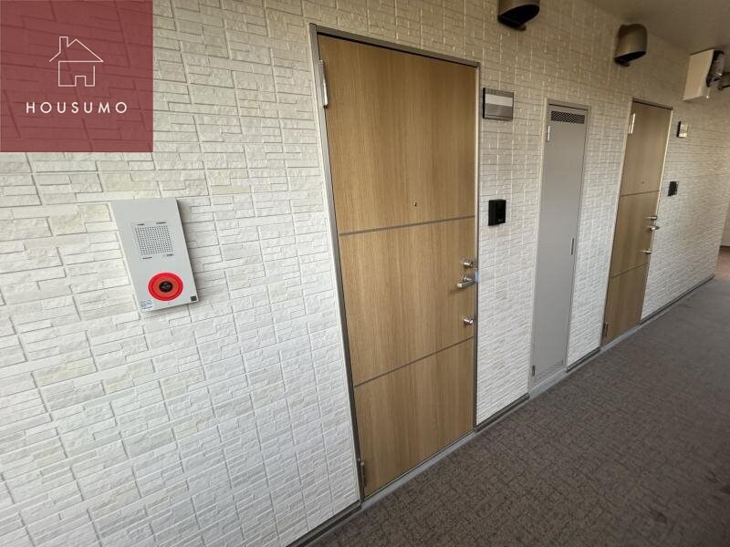 物件内観写真29　(明るい玄関です)