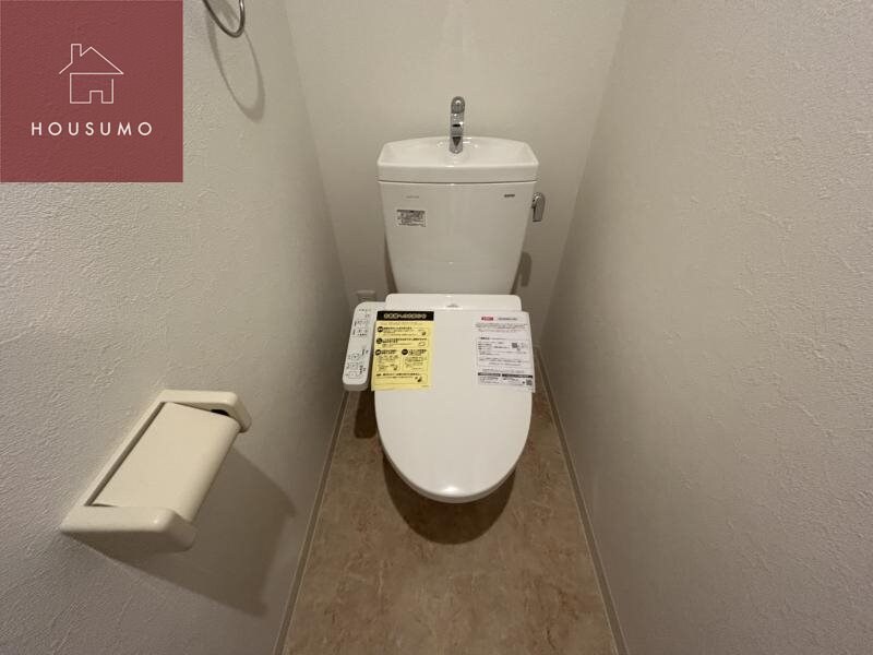 物件内観写真8　(ゆったりとした空間のトイレです)