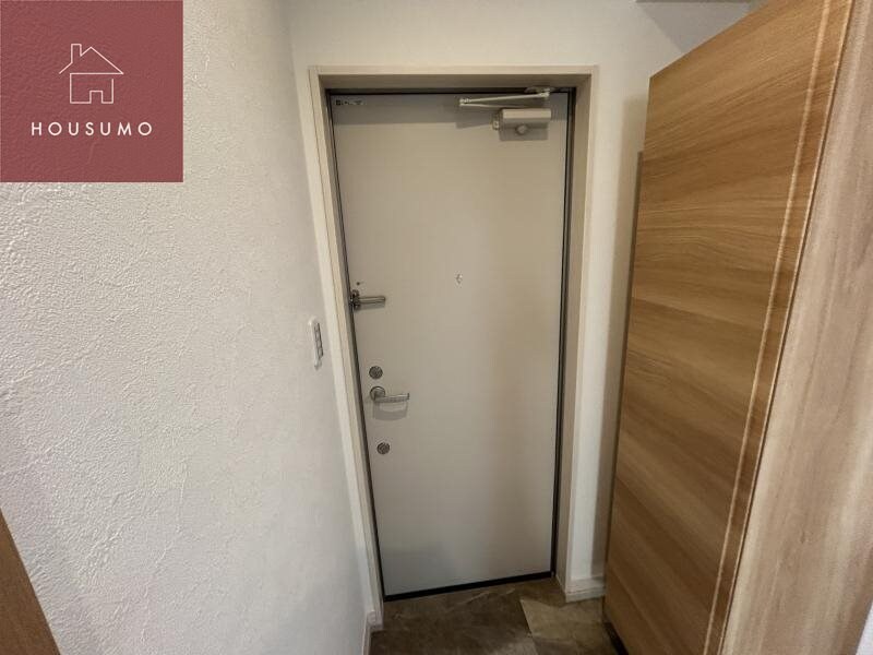 物件内観写真9　(明るい玄関です)