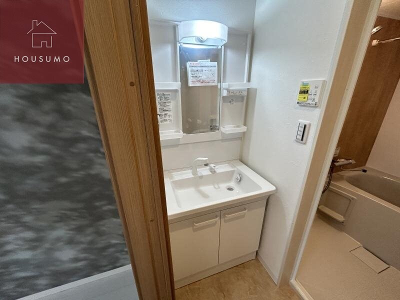 物件内観写真19　(独立洗面台あり、毎朝おしゃれに忙しい女性の方におすすめです)