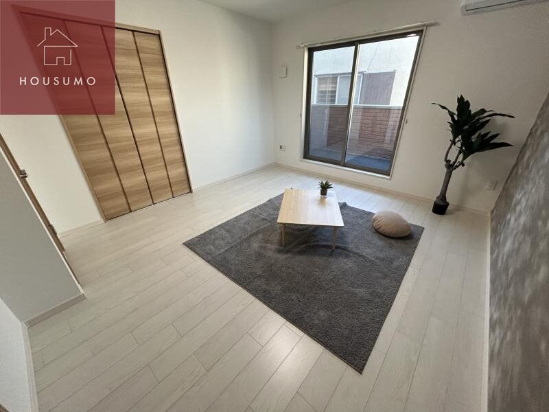 物件内観写真26　(落ち着いた色調の洋室です)