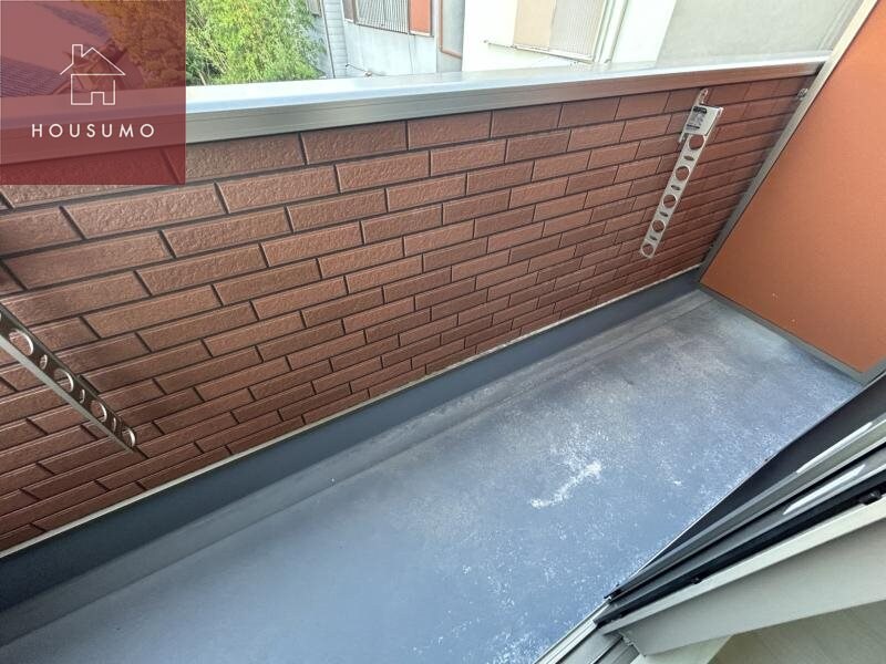 物件内観写真12　(開放的で明るい空間を演出してくれるバルコニーです)