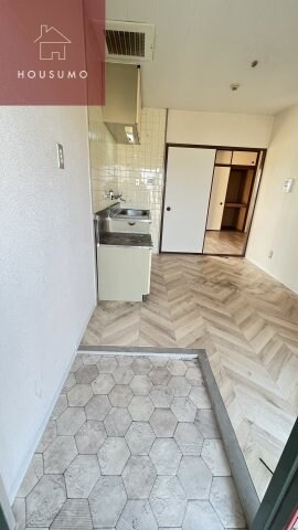 物件内観写真8　(朝の支度にも助かる、独立の洗髪洗面化粧台)