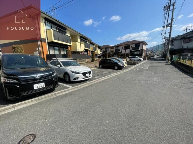 物件外観写真2　(駐車場があります)