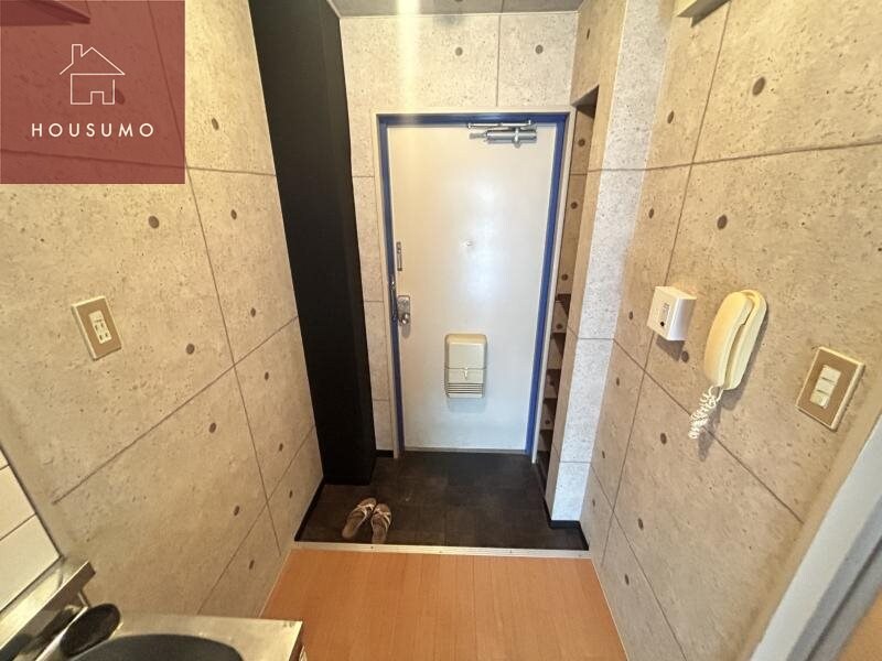 物件内観写真10　(明るい玄関です)