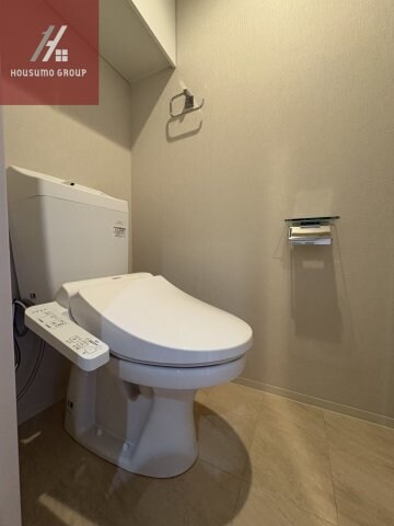 物件内観写真8　(落ち着いた色調のトイレです)