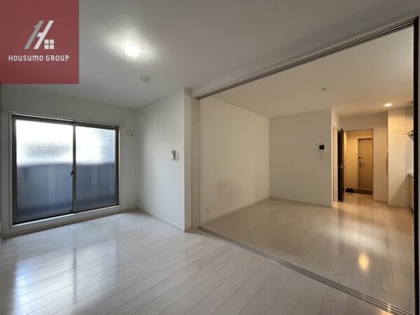 洋室(落ち着いた色調の洋室です)