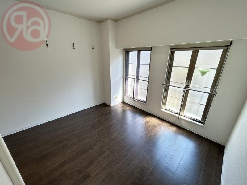 物件内観写真8　(使い勝手のいい寝室です)